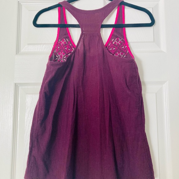 Embroidered Tank - Picture 3 of 4